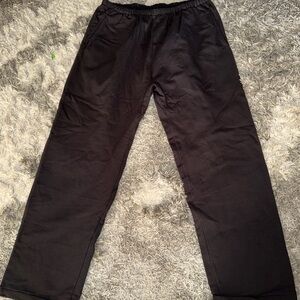 YZY LAA MIDWEIGHT SWEATPANTS

W/ POCKETS & DRAWSTRINGS

SIZE: 2